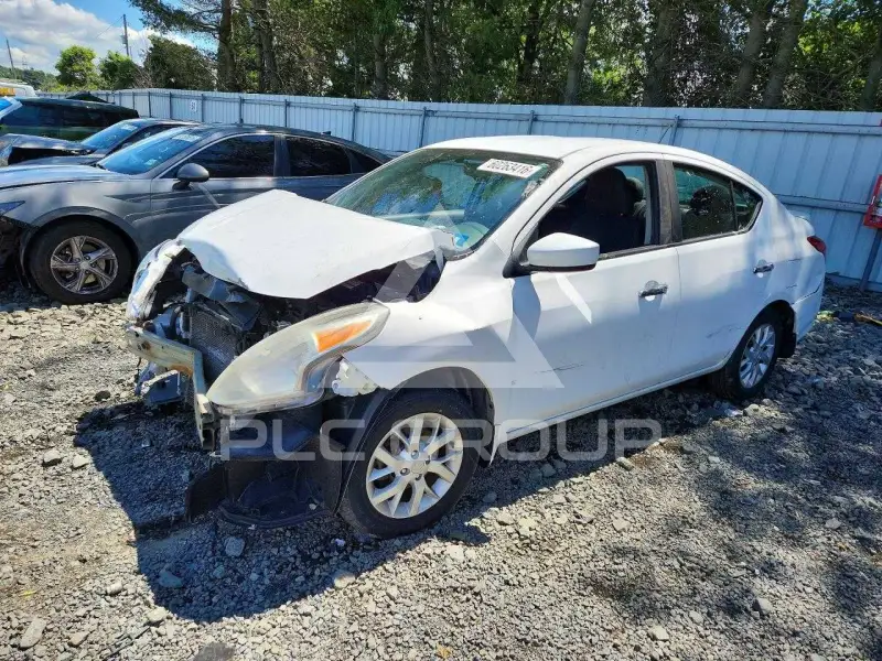 2017 Nissan VERSA photo