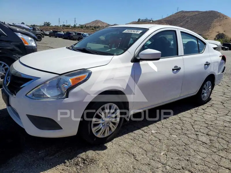 2017 Nissan VERSA фото