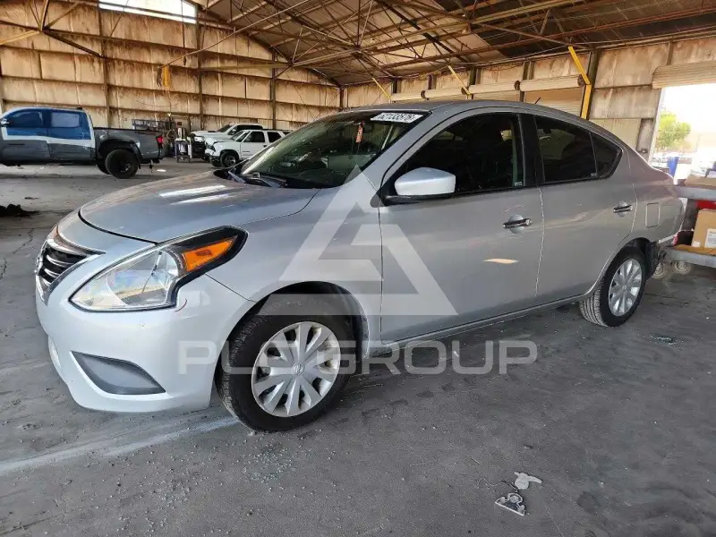 2017 Nissan VERSA фото