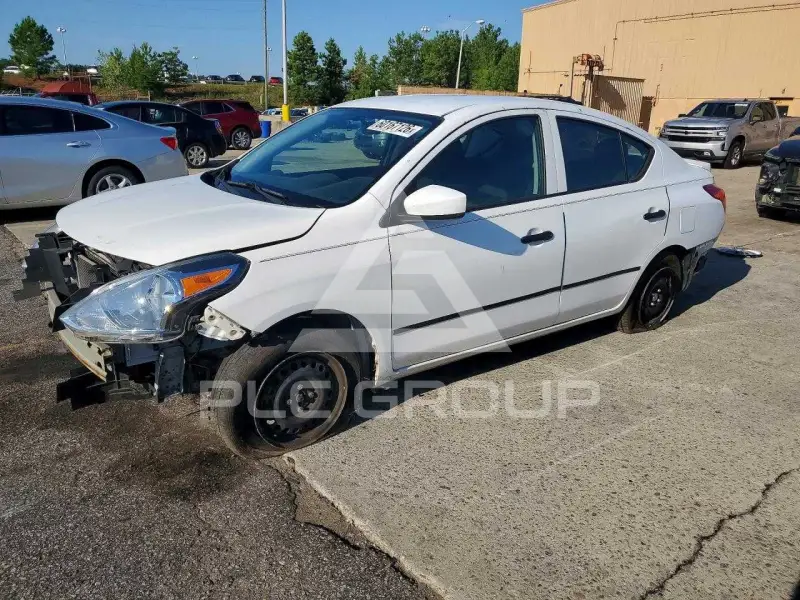 2017 Nissan VERSA фото