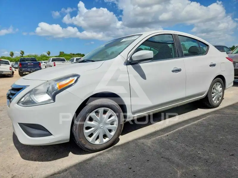 2017 Nissan VERSA photo