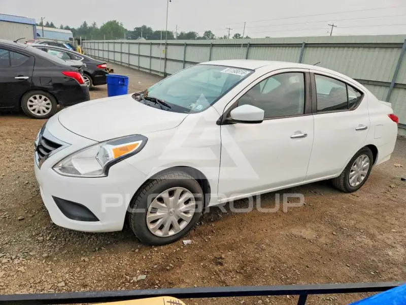 2017 Nissan VERSA фото