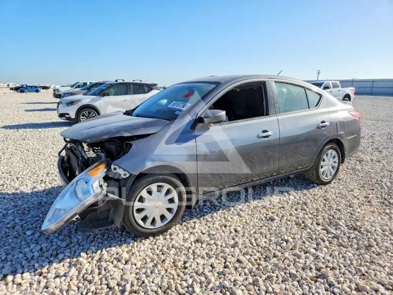 2017 Nissan VERSA фото