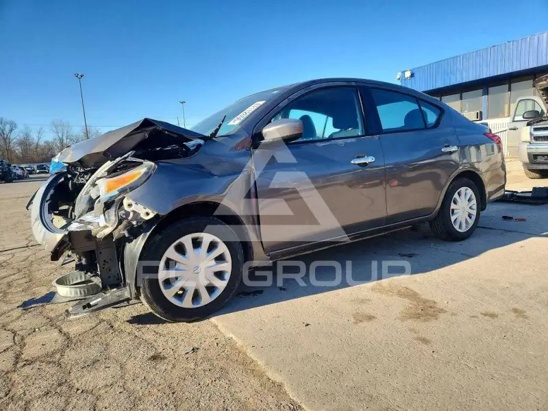 2017 Nissan VERSA фото
