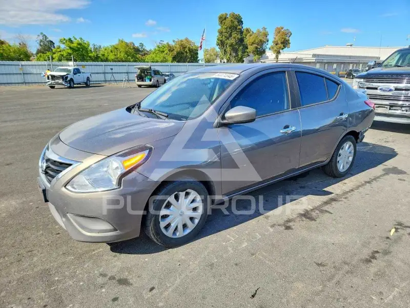 2017 Nissan VERSA фото