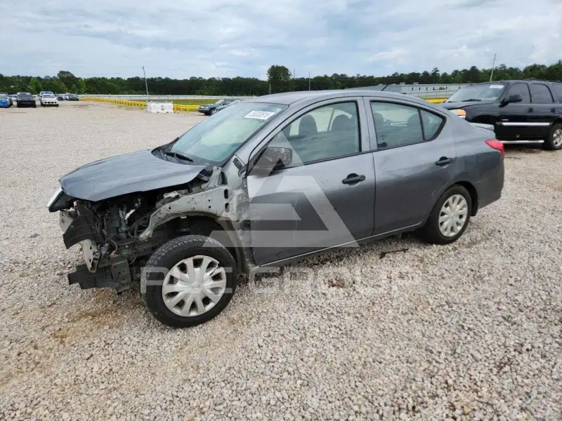 2017 Nissan VERSA photo