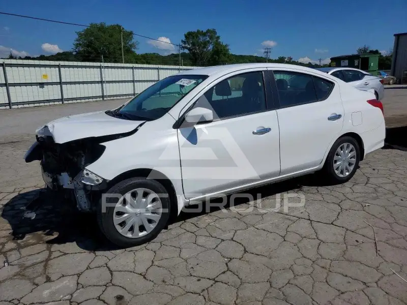 2017 Nissan VERSA photo
