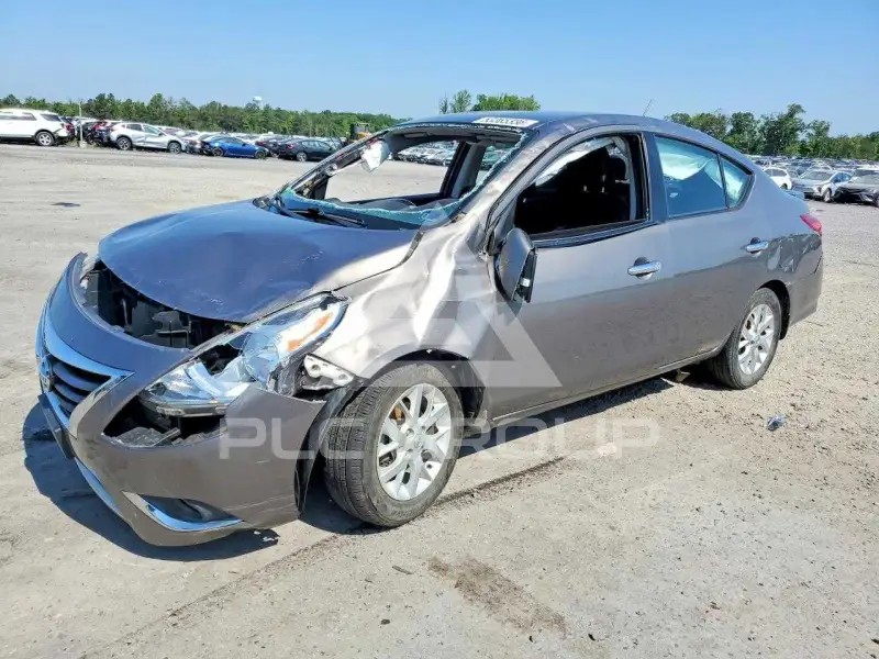2017 Nissan VERSA фото