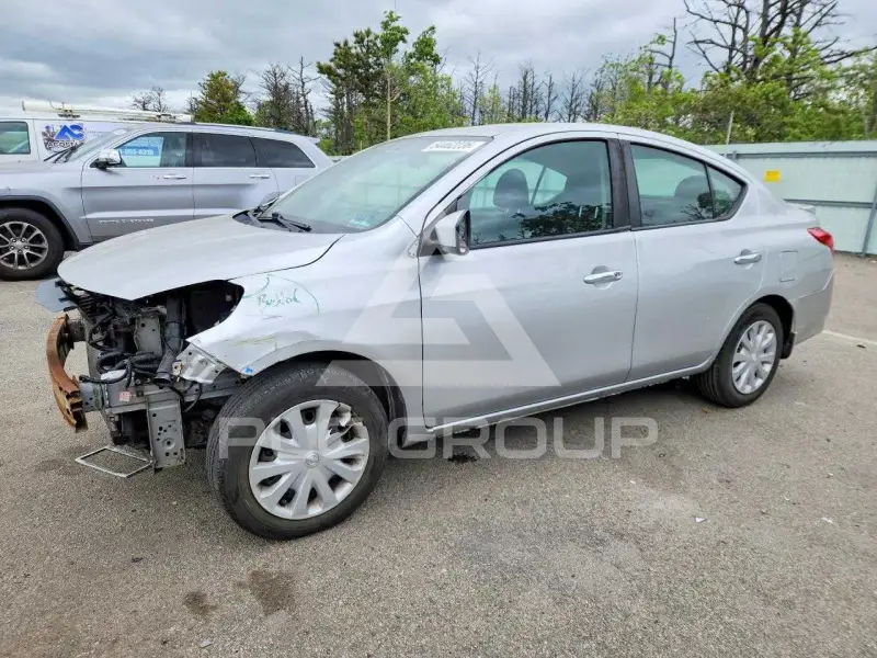 2017 Nissan VERSA фото