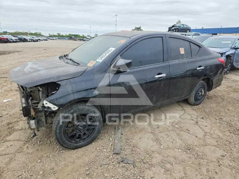 2017 Nissan VERSA фото
