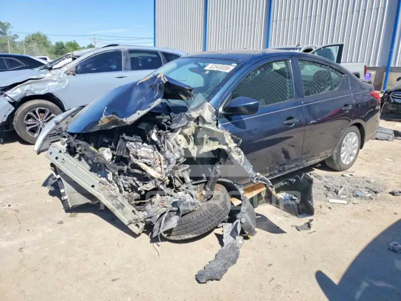 2017 Nissan VERSA фото