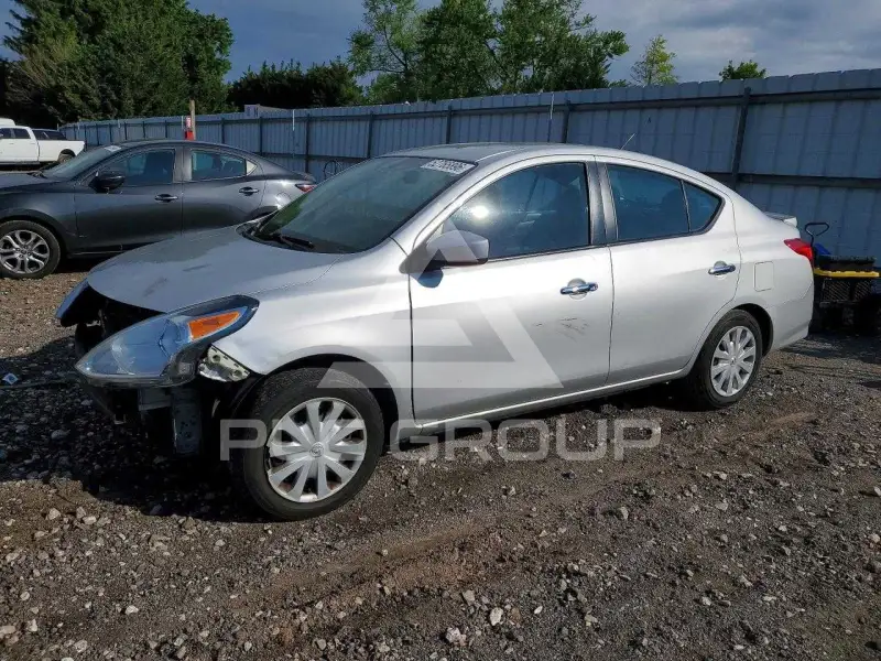 2017 Nissan VERSA фото