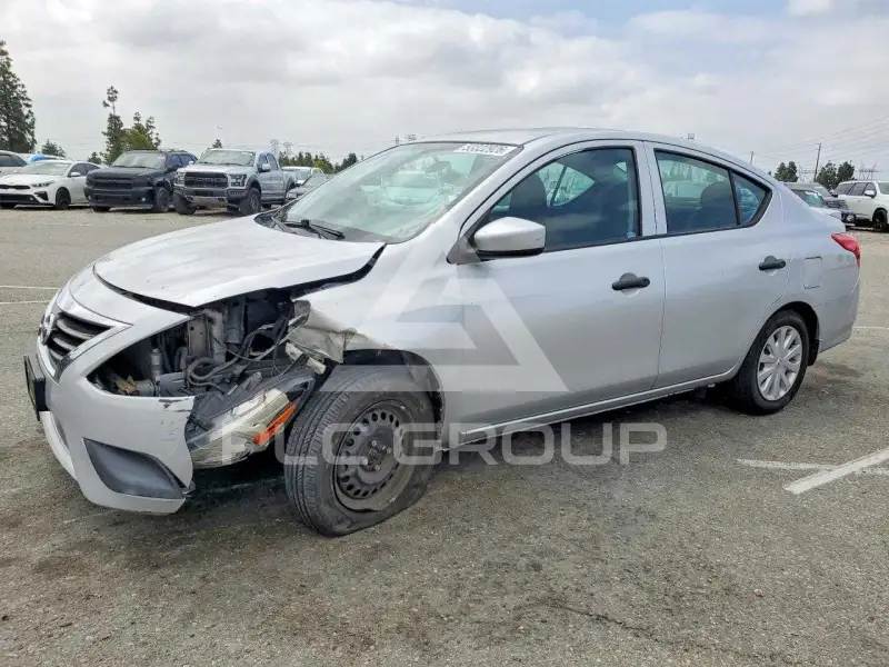 2017 Nissan VERSA фото