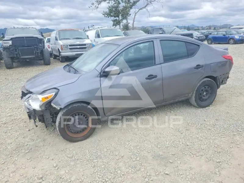 2017 Nissan VERSA photo