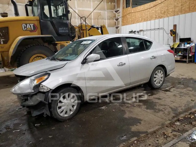 2017 Nissan VERSA фото