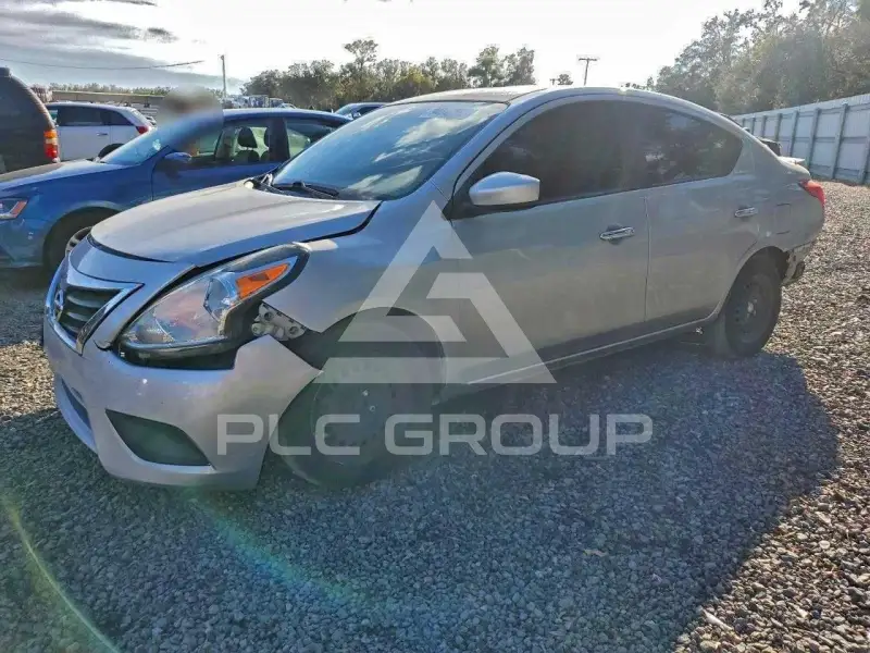 2017 Nissan VERSA фото