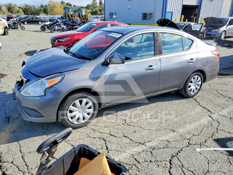 2017 Nissan VERSA фото