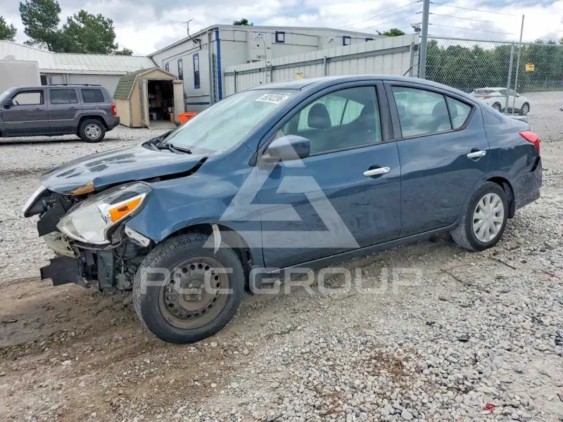 2017 Nissan VERSA фото
