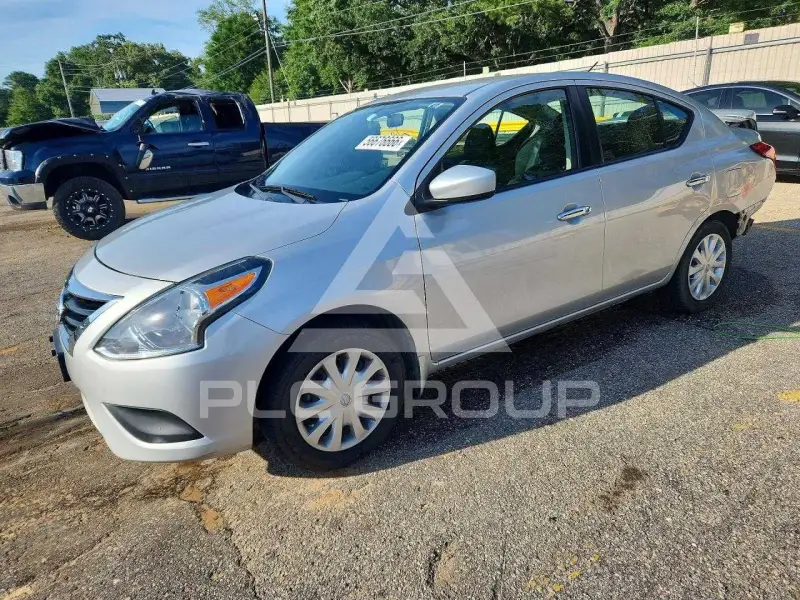 2017 Nissan VERSA photo