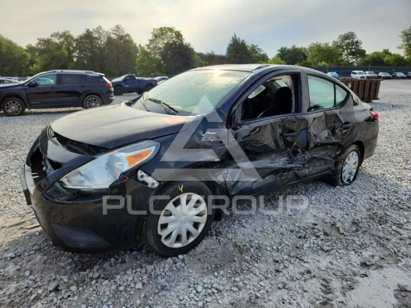 2017 Nissan VERSA фото