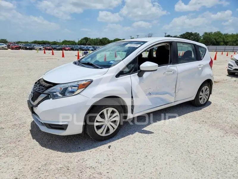 2017 Nissan VERSA фото
