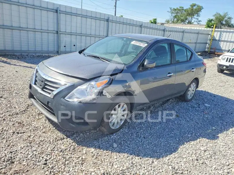 2017 Nissan VERSA фото