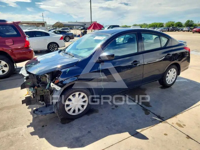 2017 Nissan VERSA photo