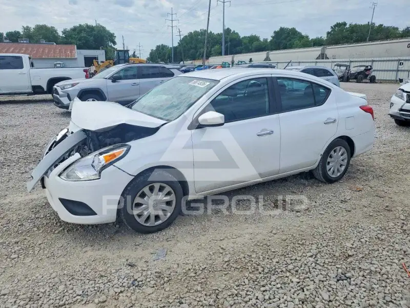 2017 Nissan VERSA фото