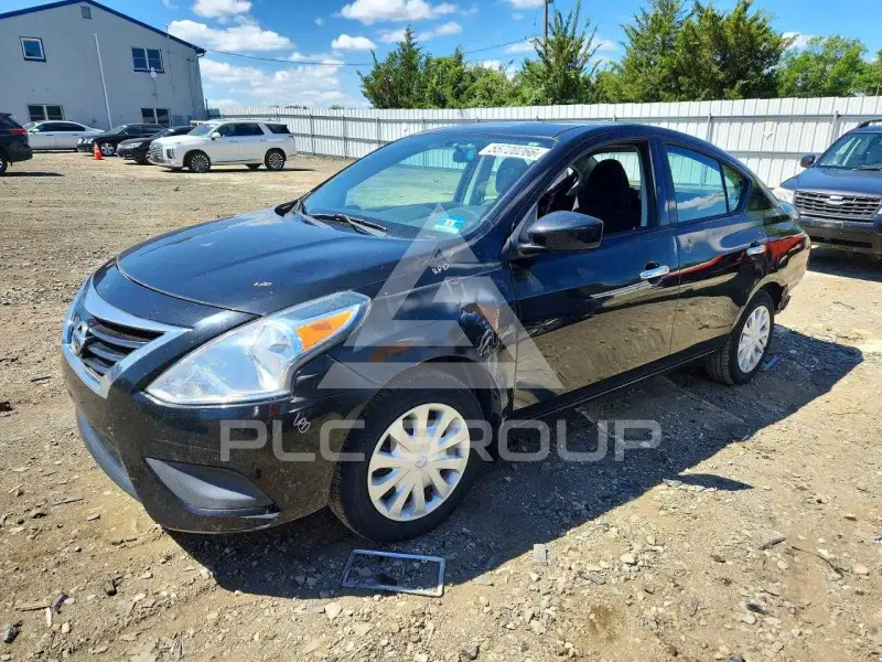 2017 Nissan VERSA photo