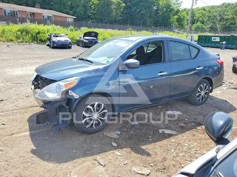2017 Nissan VERSA photo