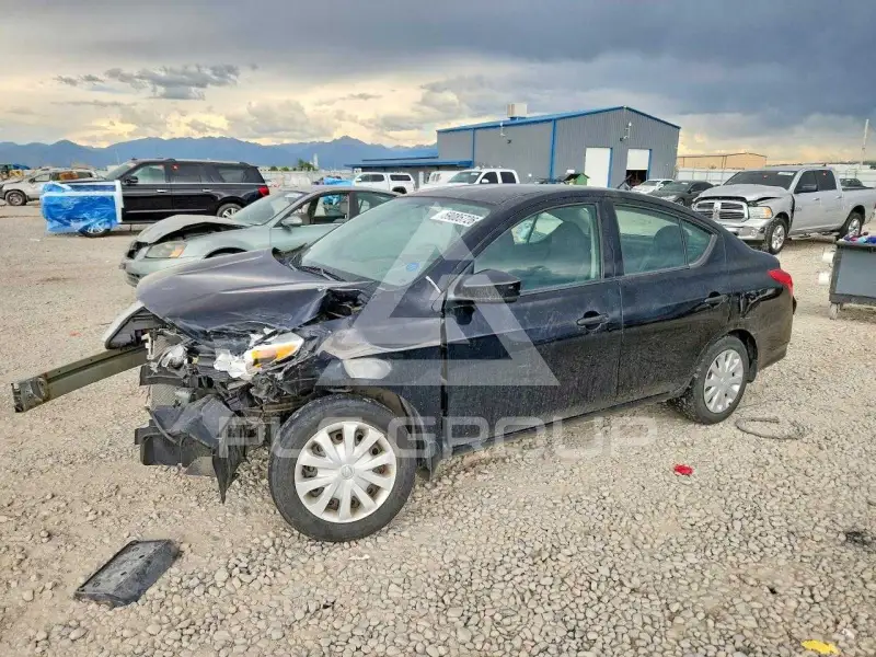 2017 Nissan VERSA фото