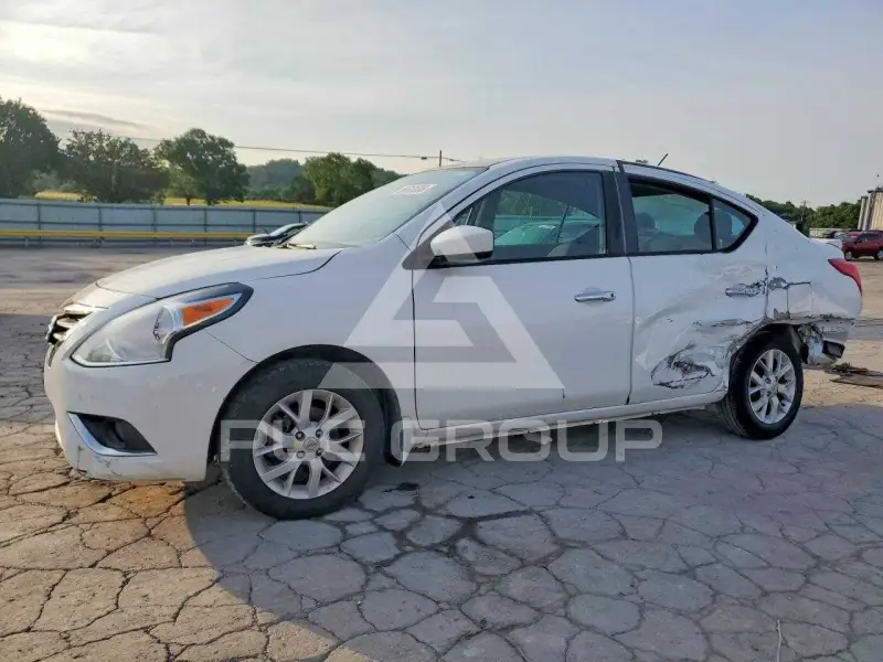 2017 Nissan VERSA фото