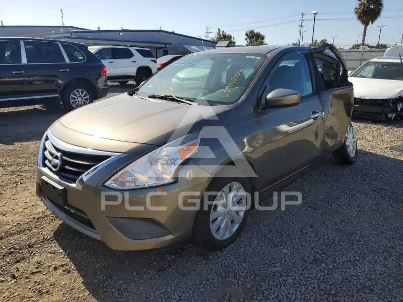 2017 Nissan VERSA фото