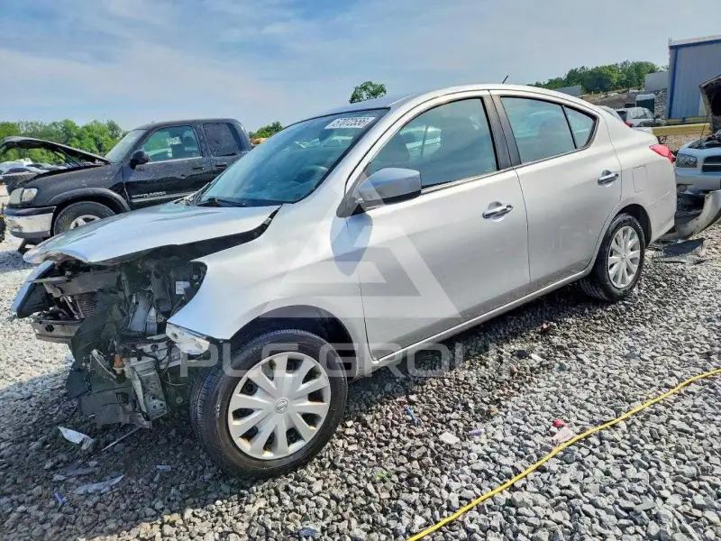 2017 Nissan VERSA photo