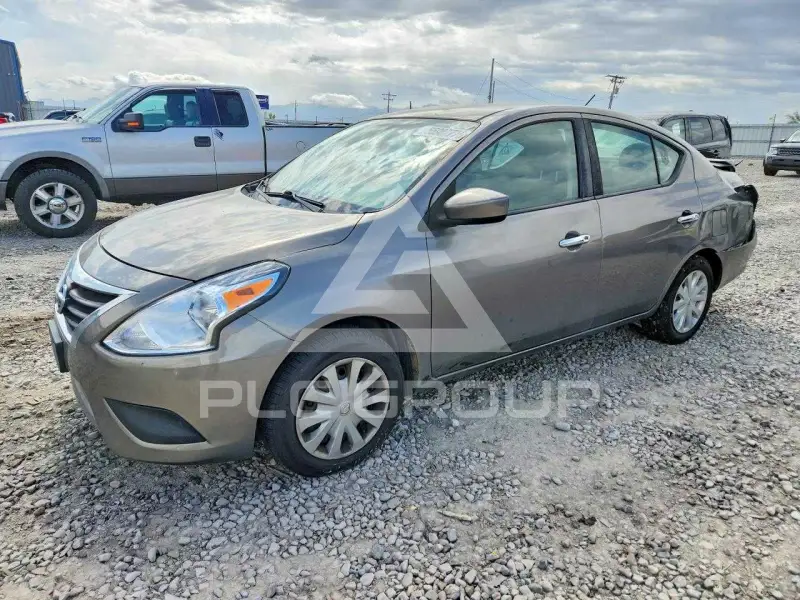 2017 Nissan VERSA photo