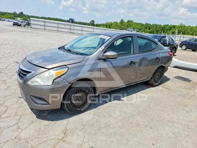 2017 Nissan VERSA фото