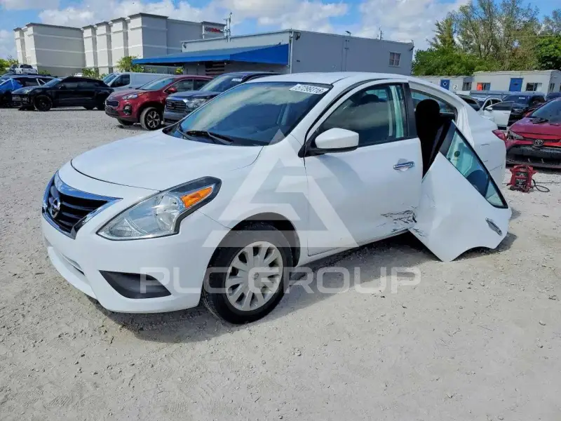 2017 Nissan VERSA фото