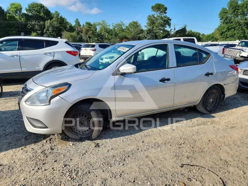 2017 Nissan VERSA photo