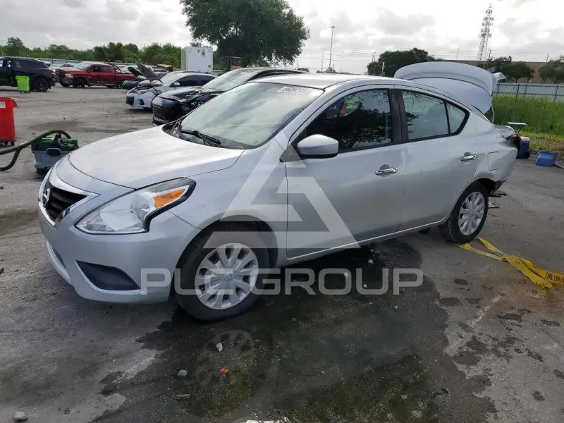 2017 Nissan VERSA фото