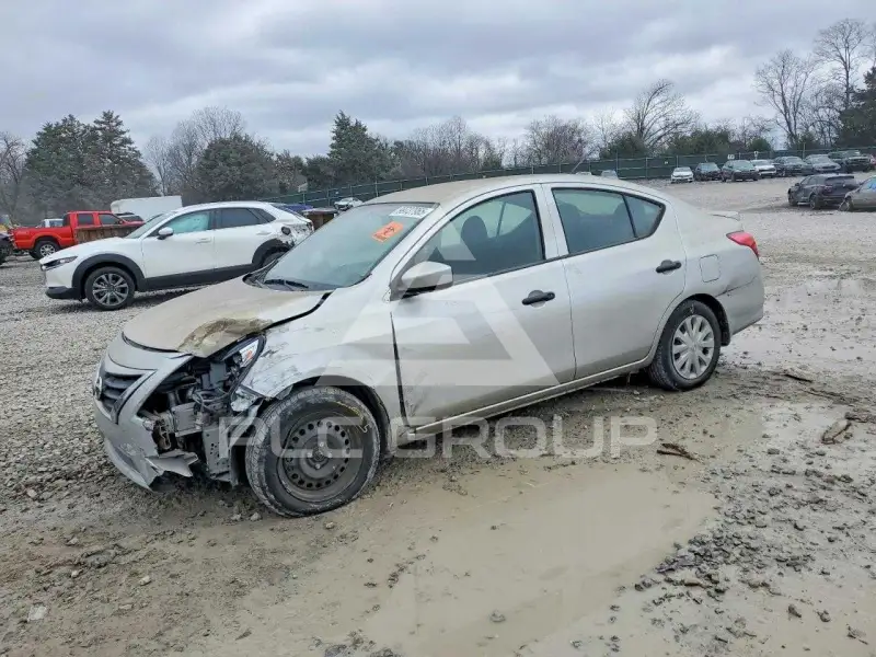 2017 Nissan VERSA фото