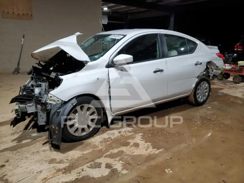 2017 Nissan VERSA фото