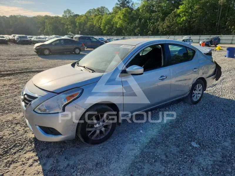2017 Nissan VERSA фото