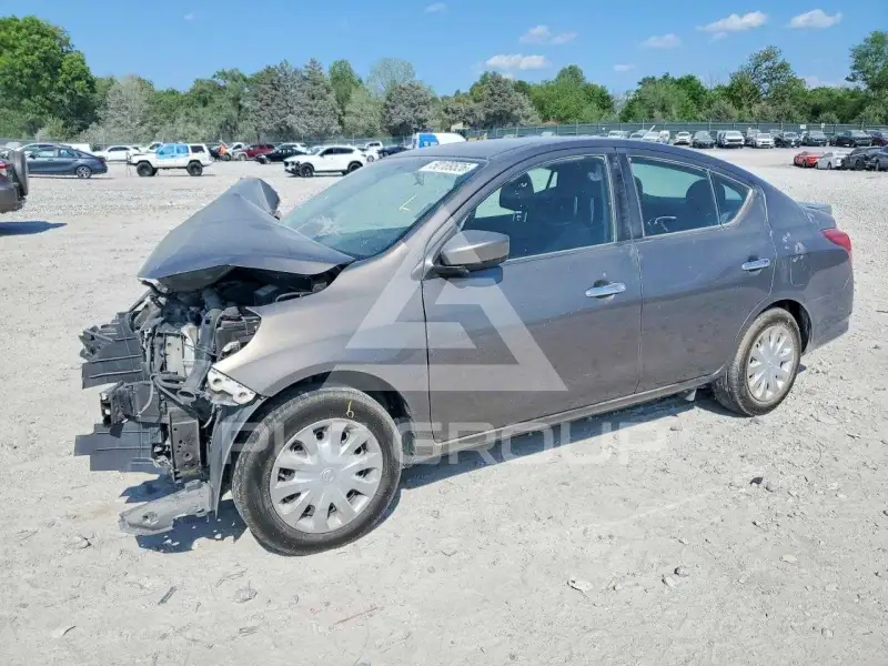 2017 Nissan VERSA фото