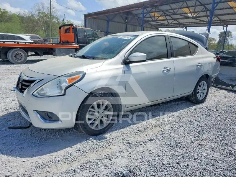 2017 Nissan VERSA photo
