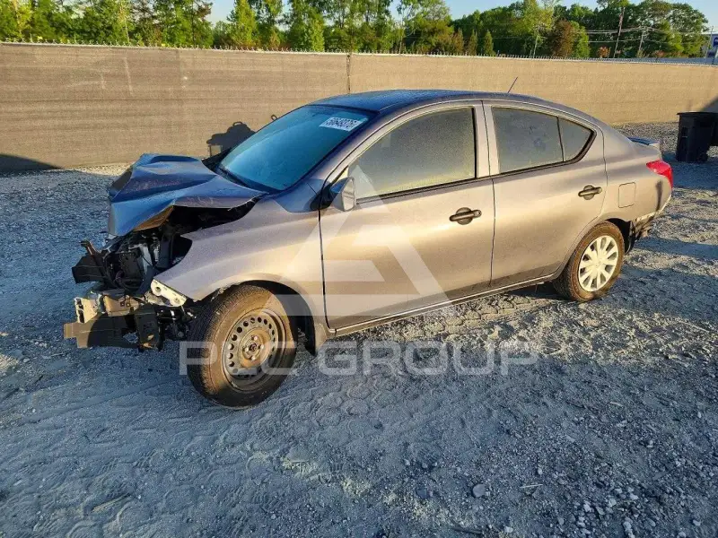 2017 Nissan VERSA photo