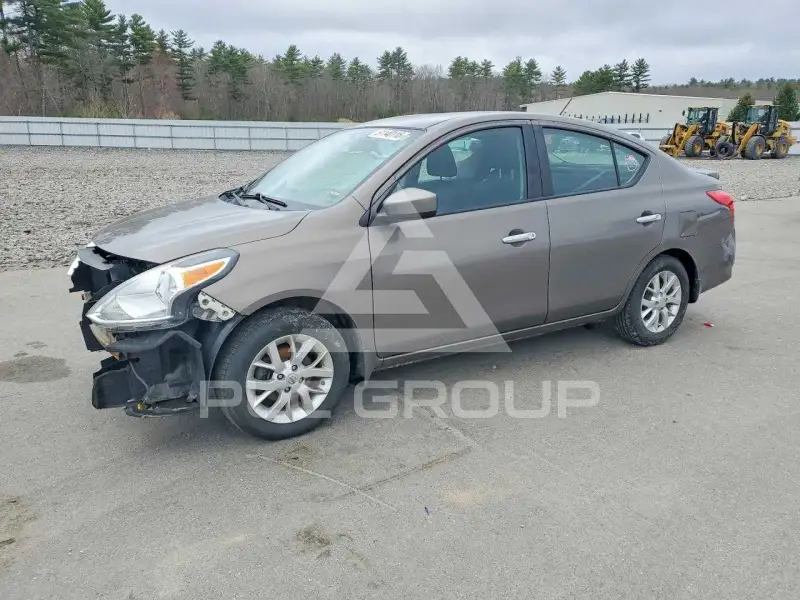 2017 Nissan VERSA фото