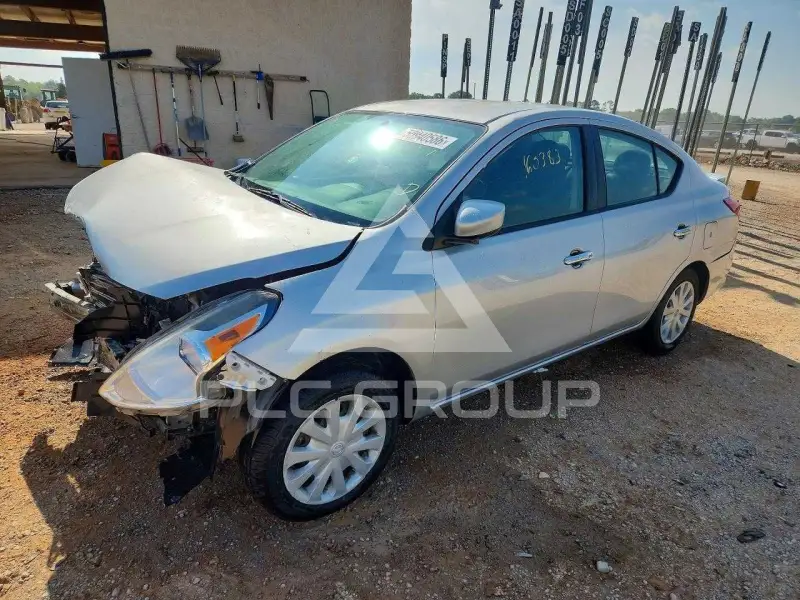 2017 Nissan VERSA фото