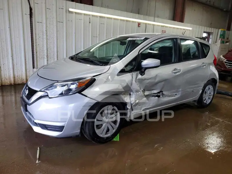 2017 Nissan VERSA фото