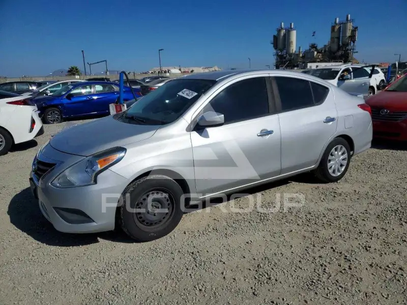 2017 Nissan VERSA фото