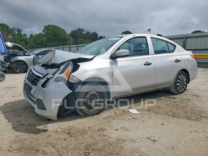 2017 Nissan VERSA photo